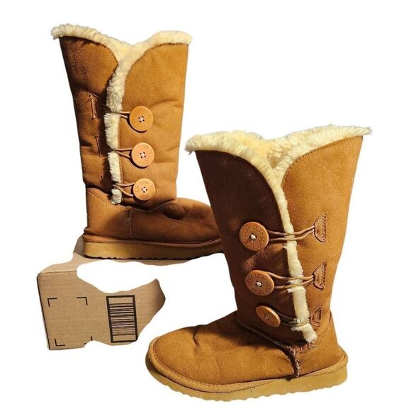 UGG Shoes - UGG Australia Women's Bailey Three Button Suede Fur Boots Size 6 Wool Lining
